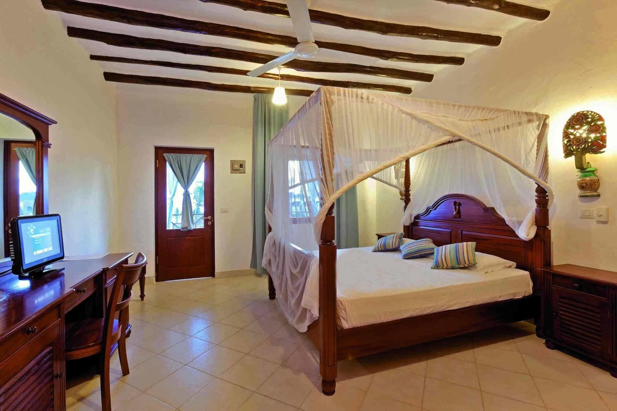 Twiga Beach Resort Watamu Exterior photo